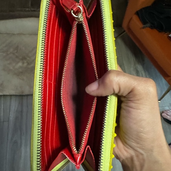 Christian Louboutin - Picture 6 of 12